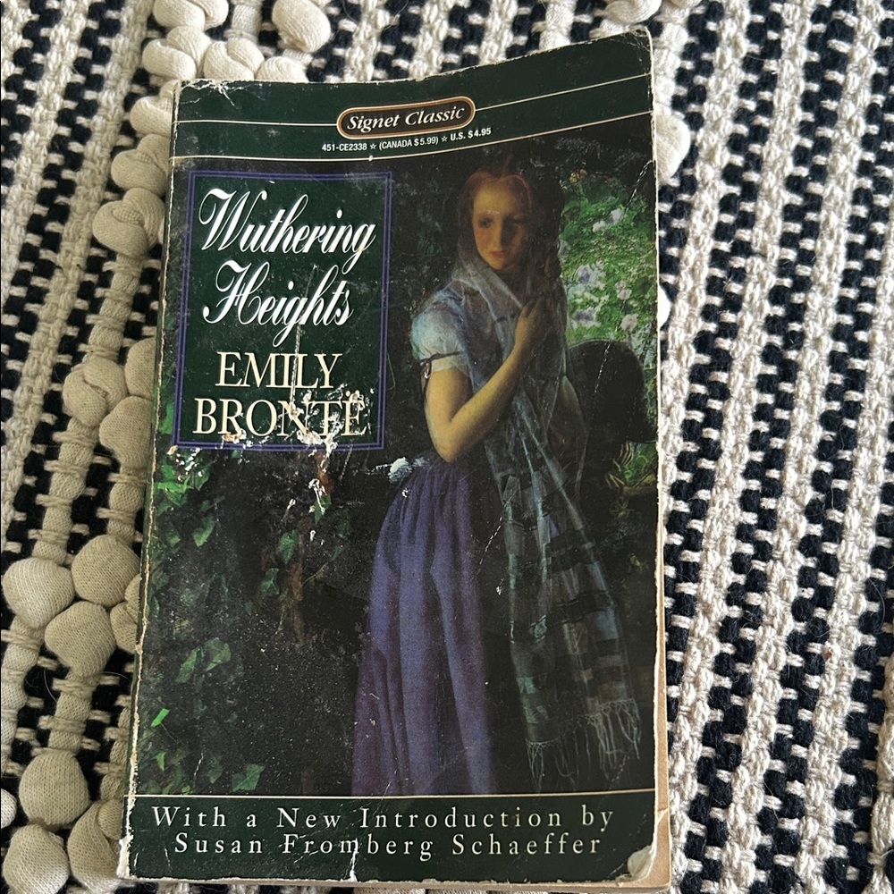 Wuthering Heights by Emily Brontë Paperback